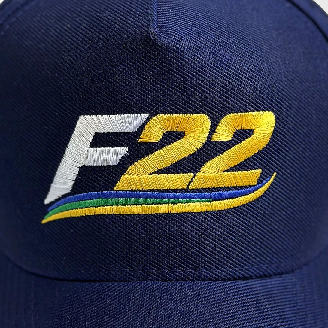 Close do bordado 3D F22 em alto relevo
